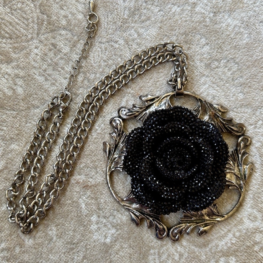 Vintage Gothic Black Rhinestone Rose Large Pendant Necklace Silver Tone Chain